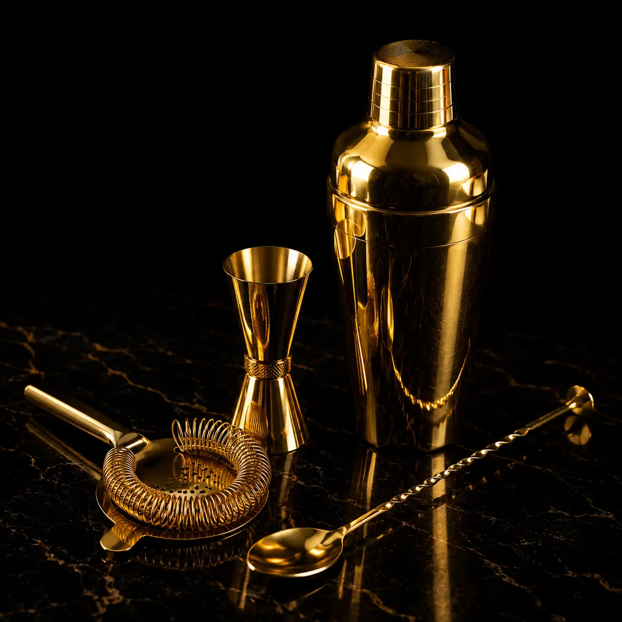 Kit profesional de bartender: coctelera, jigger y coladores para mixología